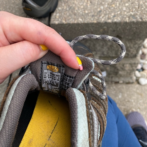 Keen Steel Toe Hiking Shoes - Women’s size 6 - Picture 6 of 8